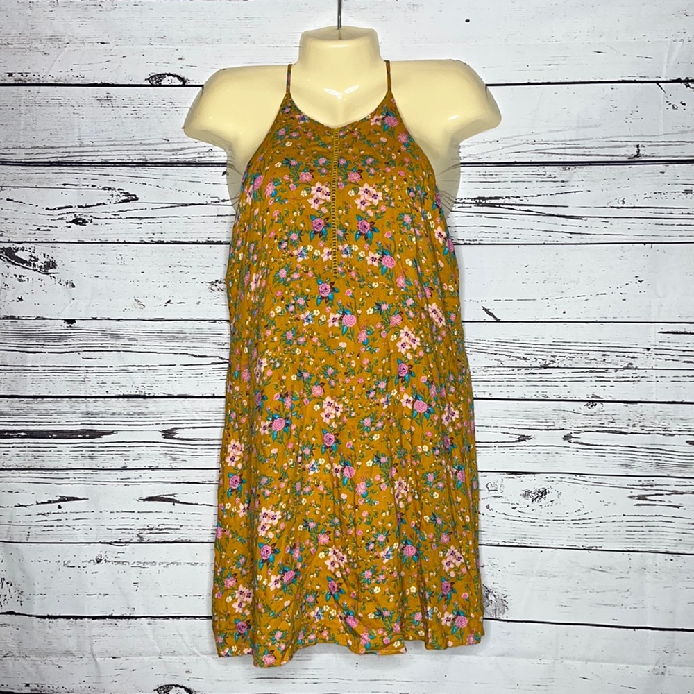 Everly NWT Size S Floral Print Cut-Out Crochet Trim High Neckline Dress